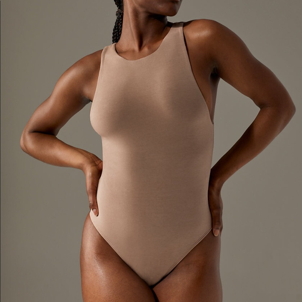 NWT Aritzia Babaton Soft Contour 90’s Bodysuit